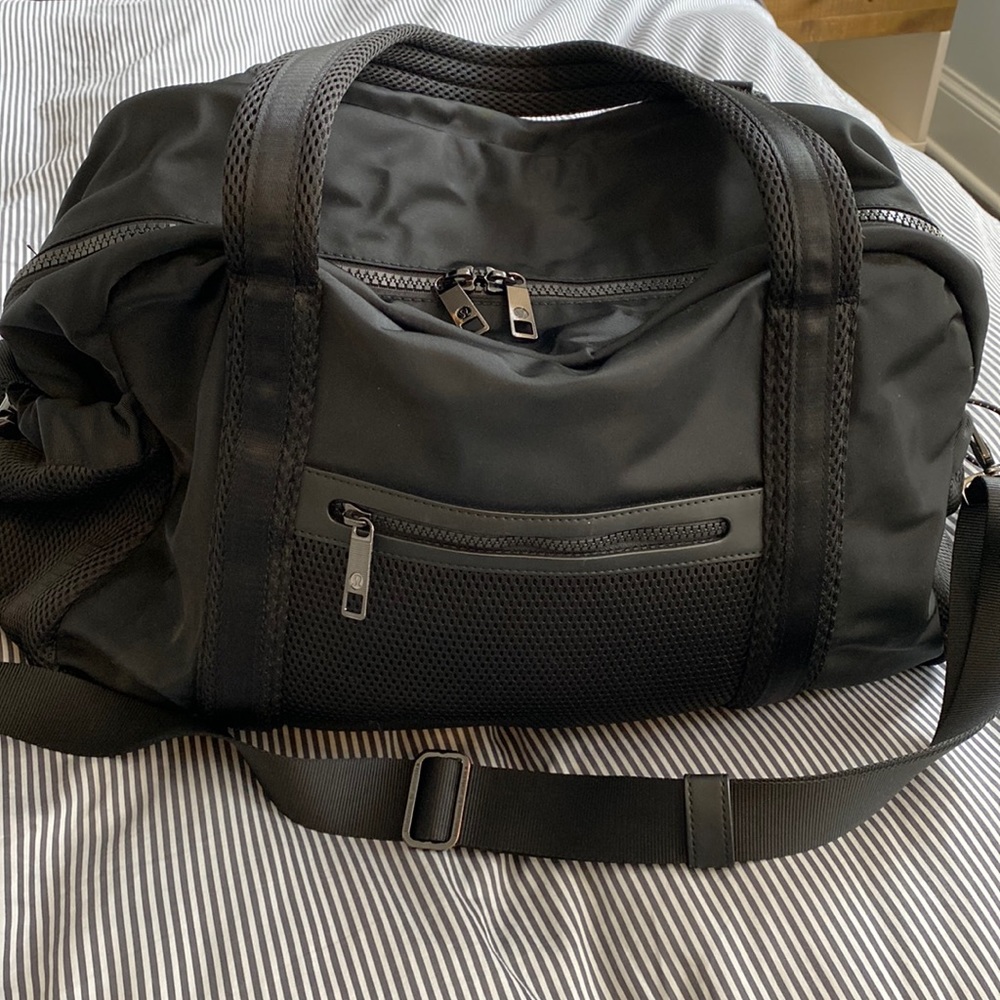 lululemon duffle bag w/ laptop sleeve